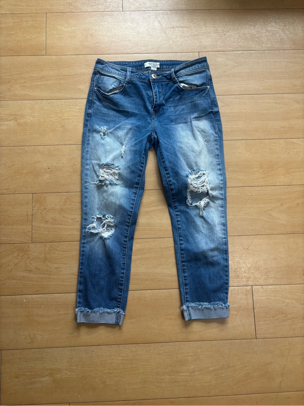 Forever 21 Blue Distressed Cuffed Jeans size 27